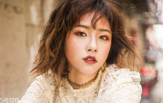 金色眼妝怎么畫(huà)好看 夏日混血妝妝容教程圖解