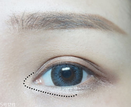 金色眼妝怎么畫(huà)好看 夏日混血妝妝容教程圖解