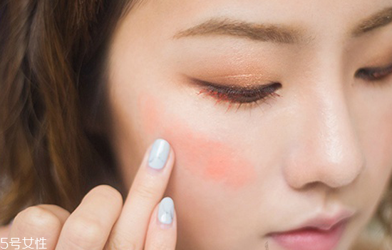 金色眼妝怎么畫(huà)好看 夏日混血妝妝容教程圖解