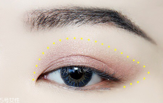 夜店眼妝教程圖片 紫色系眼妝畫法步驟教程 夜店眼妝教程圖片 紫色系眼妝畫法步驟教程