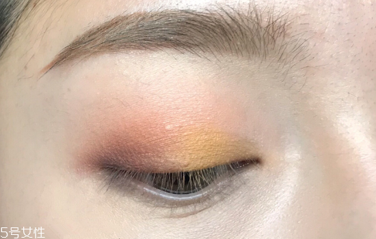 金色眼妝怎么畫(huà)好看 夏日混血妝妝容教程圖解