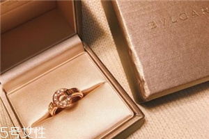 戒指和手表戴一只手嗎？戒指和手表是戴一邊嗎