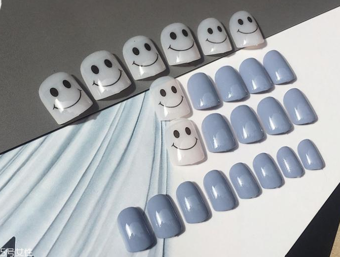 霧霾藍(lán)指甲圖片 霧霾藍(lán)美甲樣式大全 霧霾藍(lán)指甲圖片 霧霾藍(lán)美甲樣式大全