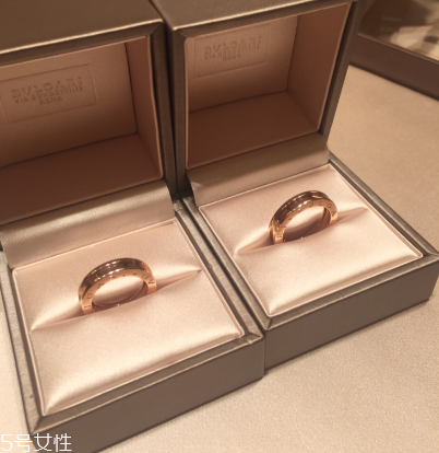 戒指和手鏈戴一只手嗎？戒指和手鏈能戴一邊嗎