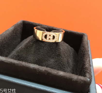 戒指為什么要戴在無(wú)名指上？戒指戴在無(wú)名指的含義