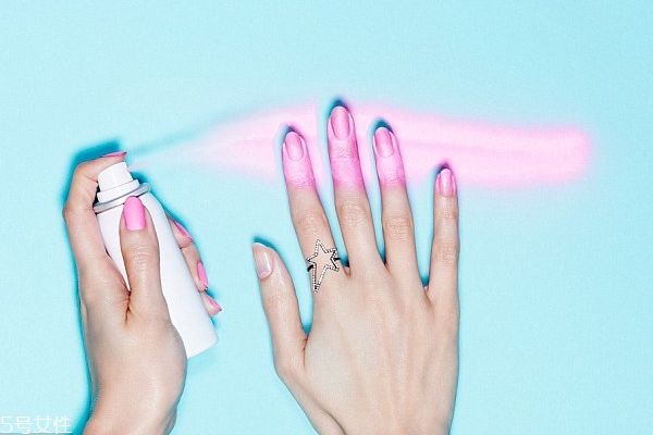 噴涂式指甲油怎么用 指甲油噴霧使用方法 噴涂式指甲油怎么用 指甲油噴霧使用方法