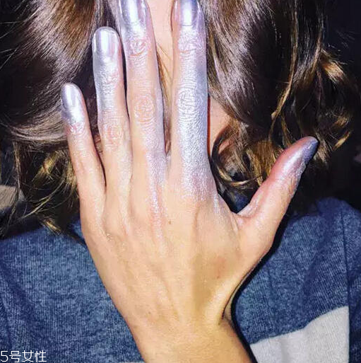 噴涂式指甲油怎么用 指甲油噴霧使用方法 噴涂式指甲油怎么用 指甲油噴霧使用方法