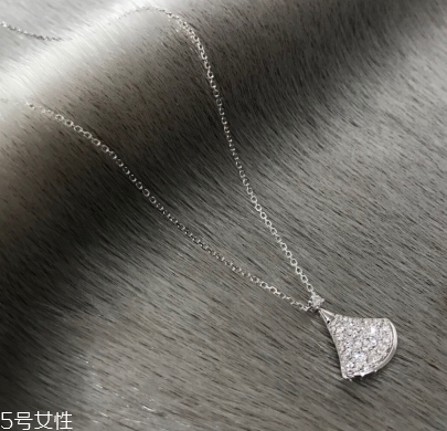 寶格麗扇子有幾個(gè)尺寸？寶格麗小扇子項(xiàng)鏈尺寸