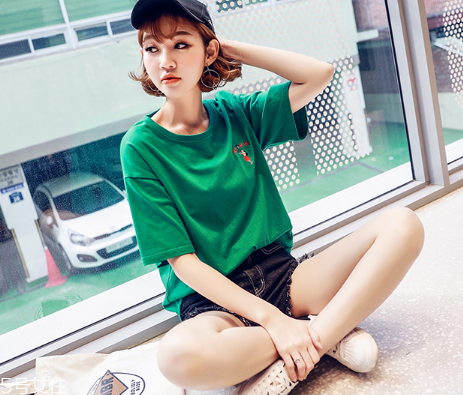 皮膚黃穿什么顏色顯白？適合黃皮女生的衣服顏色