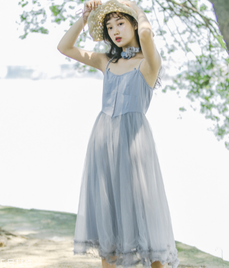 網(wǎng)紗連衣裙怎么搭配？網(wǎng)紗連衣裙搭配圖片