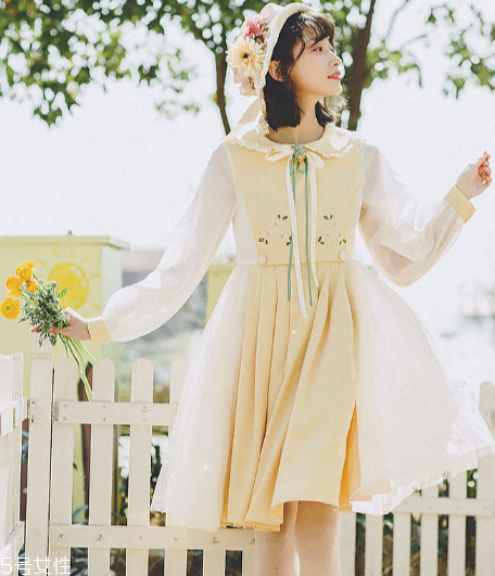 網(wǎng)紗連衣裙怎么搭配？網(wǎng)紗連衣裙搭配圖片