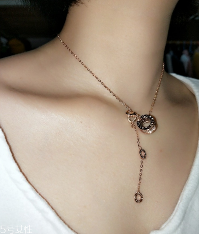 寶格麗彈簧項(xiàng)鏈?zhǔn)鞘裁床馁|(zhì)？寶格麗彈簧項(xiàng)鏈材質(zhì)介紹