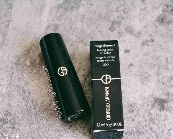 阿瑪尼紅管501和黑管501哪個好看 阿瑪尼唇釉怎么選購 阿瑪尼紅管501和黑管501哪個好看 阿瑪尼唇釉怎么選購