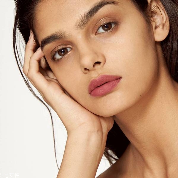 日常妝用什么顏色口紅 適合裸妝的口紅顏色推薦 日常妝用什么顏色口紅 適合裸妝的口紅顏色推薦