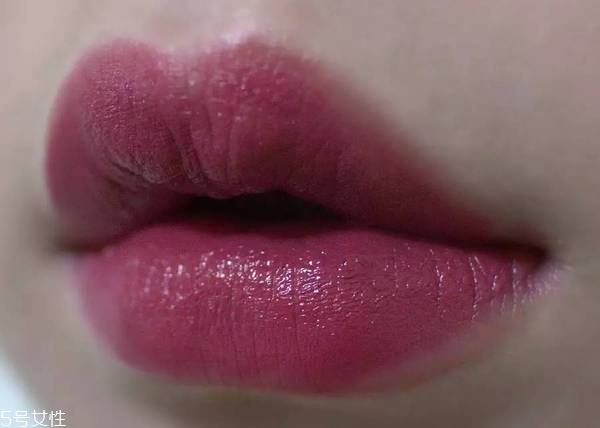 阿瑪尼紅管501和黑管501哪個好看 阿瑪尼唇釉怎么選購 阿瑪尼紅管501和黑管501哪個好看 阿瑪尼唇釉怎么選購