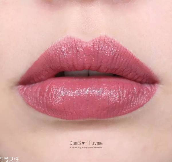 阿瑪尼紅管501和黑管501哪個好看 阿瑪尼唇釉怎么選購 阿瑪尼紅管501和黑管501哪個好看 阿瑪尼唇釉怎么選購