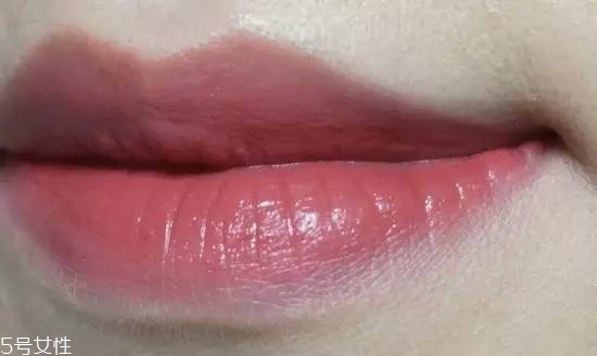 阿瑪尼紅管501和黑管501哪個好看 阿瑪尼唇釉怎么選購 阿瑪尼紅管501和黑管501哪個好看 阿瑪尼唇釉怎么選購