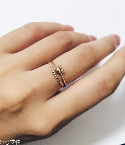 戒指應該戴在哪個手上？戒指戴左手還是右手