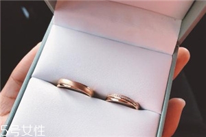 戒指應該戴在哪個手上？戒指戴左手還是右手