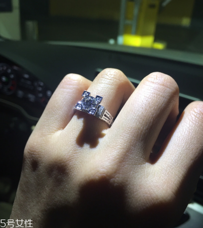 戒指用什么掛在脖子上？戒指怎么掛在脖子上