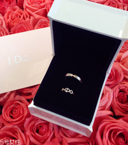 戒指上刻什么字好？戒指上一般刻什么字