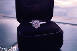 戒指上刻什么字好？戒指上一般刻什么字