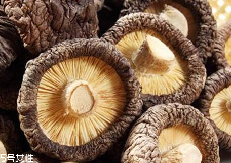 干香菇可以保存多久 干香菇保質(zhì)期 干香菇可以保存多久 干香菇保質(zhì)期