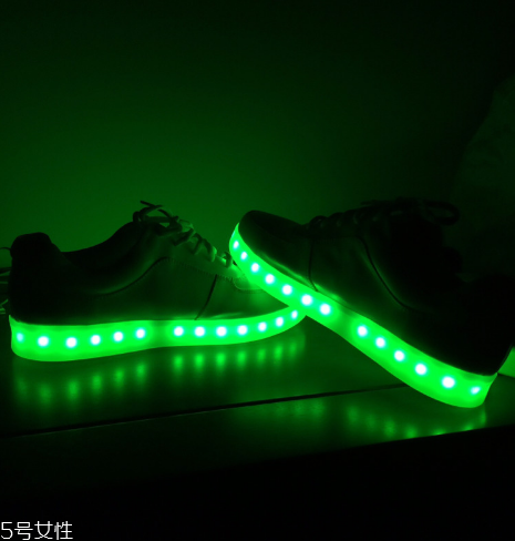 simulation發(fā)光鞋多少錢？simulation發(fā)光鞋正品價格