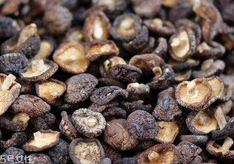 干香菇怎么洗才干凈 干香菇的清洗方法 干香菇怎么洗才干凈 干香菇的清洗方法