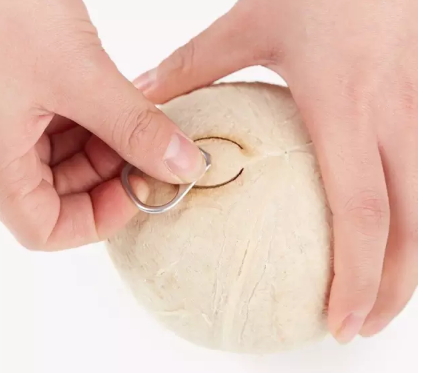 帶拉環(huán)的椰子怎么打開(kāi)？拉環(huán)斷了椰子怎么打開(kāi)