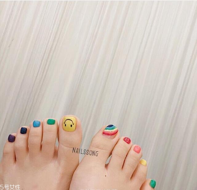 2018腳趾美甲新款式 2018簡單款腳指甲美甲圖片 2018腳趾美甲新款式 2018簡單款腳指甲美甲圖片