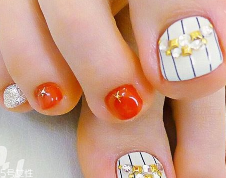 2018腳趾美甲新款式 2018簡單款腳指甲美甲圖片 2018腳趾美甲新款式 2018簡單款腳指甲美甲圖片