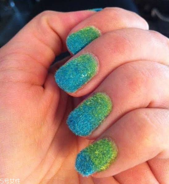 絲絨美甲怎么做教程 絲絨美甲能沾水嗎 絲絨美甲怎么做教程 絲絨美甲能沾水嗎