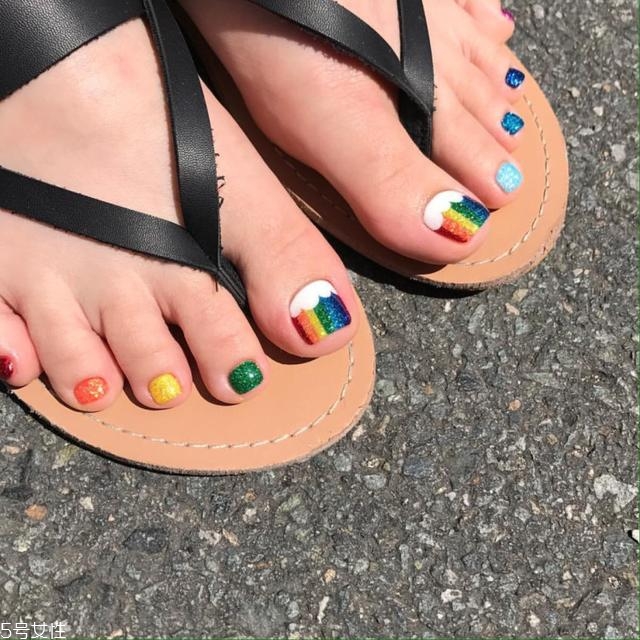 2018腳趾美甲新款式 2018簡單款腳指甲美甲圖片 2018腳趾美甲新款式 2018簡單款腳指甲美甲圖片