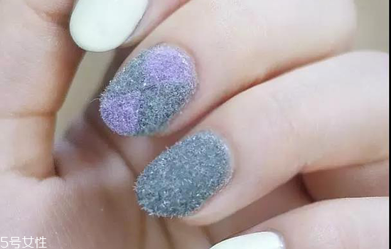 絲絨美甲怎么做教程 絲絨美甲能沾水嗎 絲絨美甲怎么做教程 絲絨美甲能沾水嗎