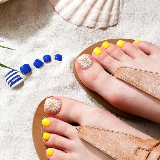 2018腳趾美甲新款式 2018簡單款腳指甲美甲圖片 2018腳趾美甲新款式 2018簡單款腳指甲美甲圖片