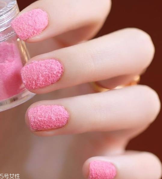 絲絨美甲怎么做教程 絲絨美甲能沾水嗎 絲絨美甲怎么做教程 絲絨美甲能沾水嗎