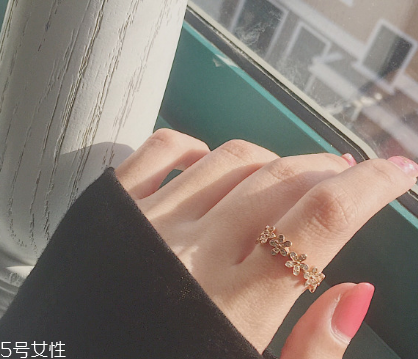 戒指戴大拇指是什么意思？戒指戴大拇指代表什么含義