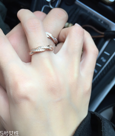 戒指戴食指是什么意思？戒指戴食指上代表什么含義