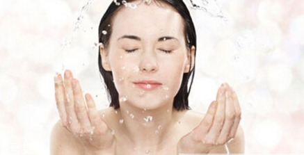 牙膏洗臉可以祛痘嗎 牙膏洗臉的作用 牙膏洗臉可以祛痘嗎 牙膏洗臉的作用