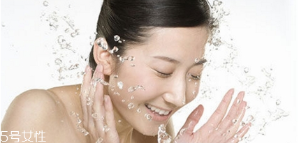 牙膏洗臉可以祛痘嗎 牙膏洗臉的作用 牙膏洗臉可以祛痘嗎 牙膏洗臉的作用