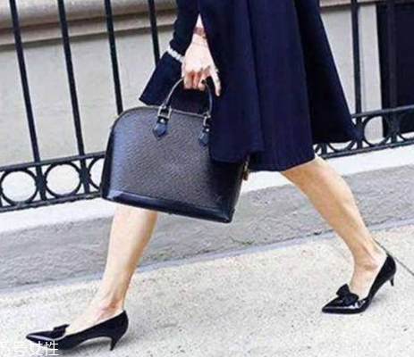 約會穿什么樣的高跟鞋好看？適合約會穿的高跟鞋款式