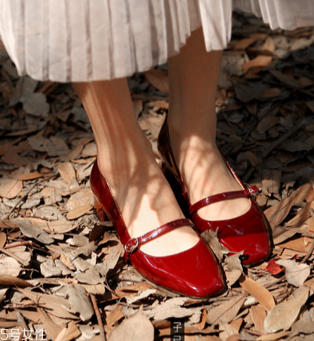 復(fù)古風(fēng)怎么穿搭？復(fù)古風(fēng)穿搭技巧