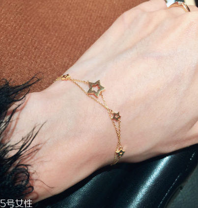 手鏈能和手表一起戴嗎？手鏈和手表可以戴一起嗎