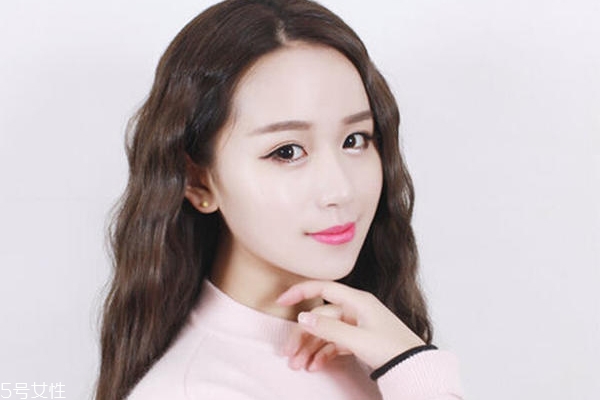 夏天怎么讓妝容自然 妝容自然三點注意 夏天怎么讓妝容自然 妝容自然三點注意