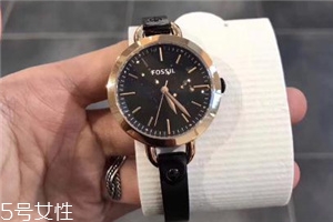 fossil手表怎么調(diào)日期？fossil手表調(diào)時間方法