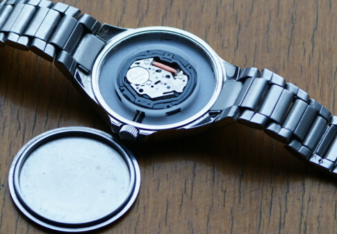 fossil手表怎么換電池？fossil手表換電池的方法