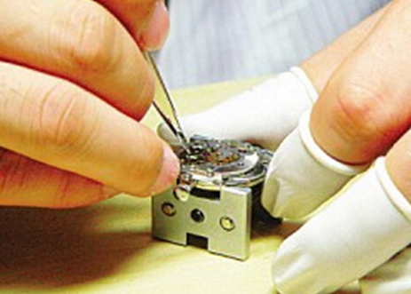 fossil手表怎么換電池？fossil手表換電池的方法