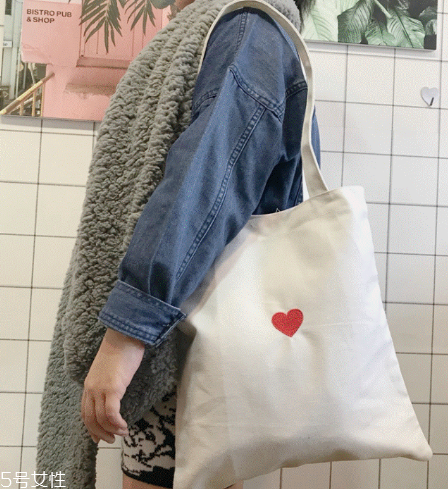 女生背什么包更甜美？適合甜美型女生的包包