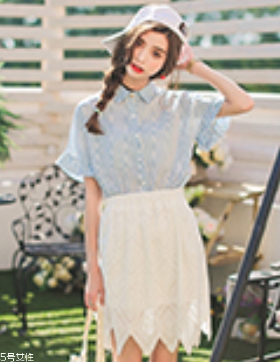 女生天藍(lán)色襯衫怎么搭配好看 女生天藍(lán)色襯衫怎么搭配好看